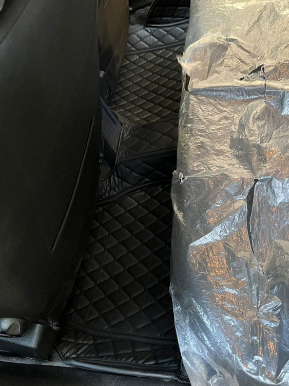 چرم ضدآب با دوخت لوکس و لبههای برجسته