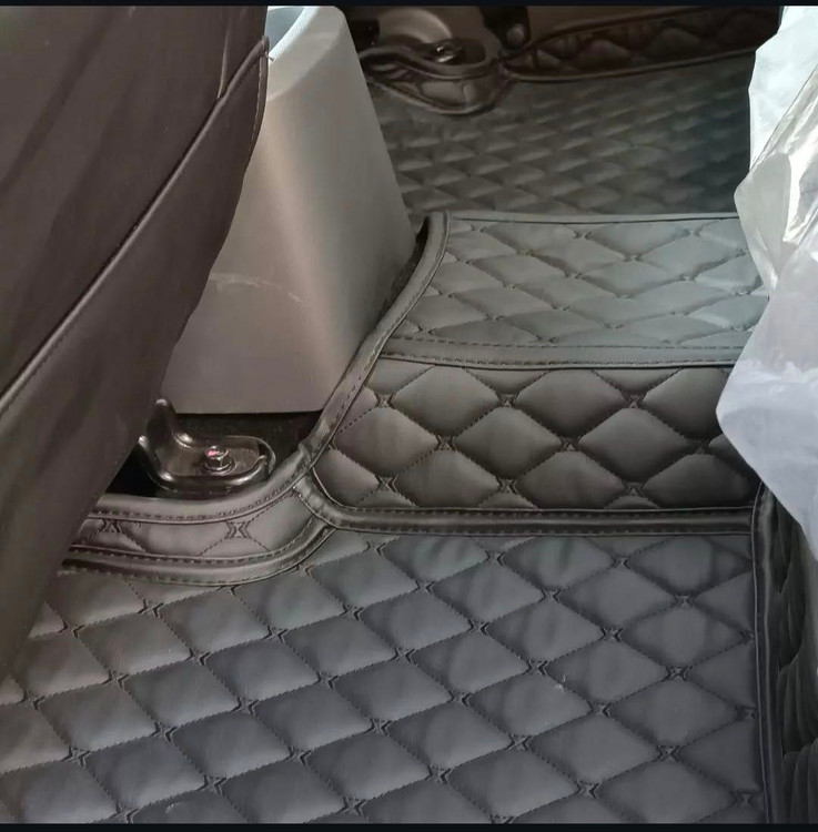 جزئیات دوخت لوزی و کیفیت چرم کفپوش JAC S3