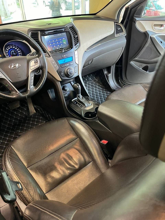 نمای کابین سانتافه CN7 پس از نصب کفپوش لوکس