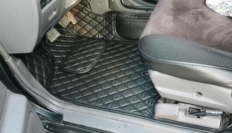 کفپوش پنجبعدی سوبا M4 هفتنفره با پوشش سه ردیف