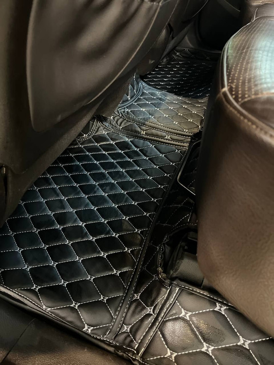 نمای نصبشده کفپوش پنجبعدی رنو ساندرو داخل کابین