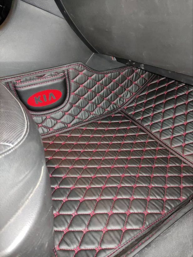 نمای نزدیک چرم و دوخت حرفهای کفپوش Lifan X50
